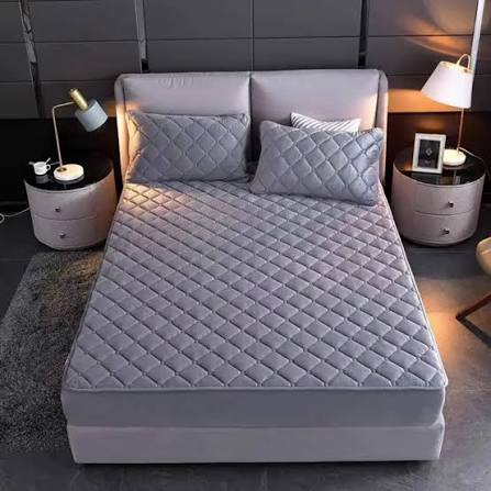 Cotton Quilted Waterproof Mattress Protector | Soft Breathable Bed Mattress Cover | Spill & Stain Resistant Protective Bedding Cover
